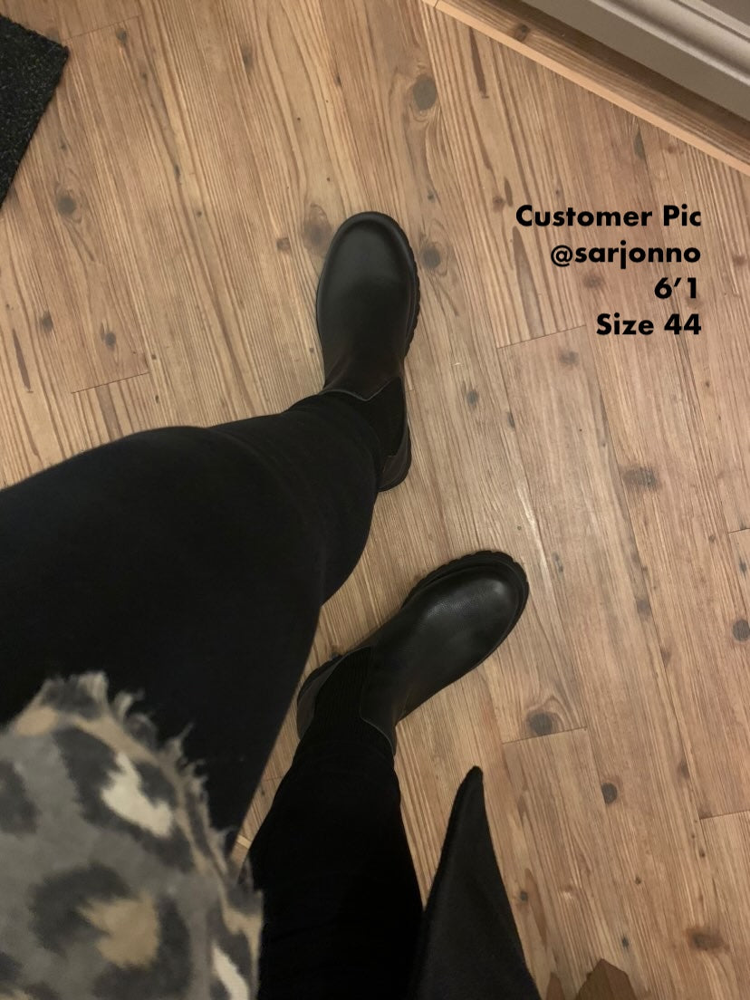Large sized womens black boots in size 44