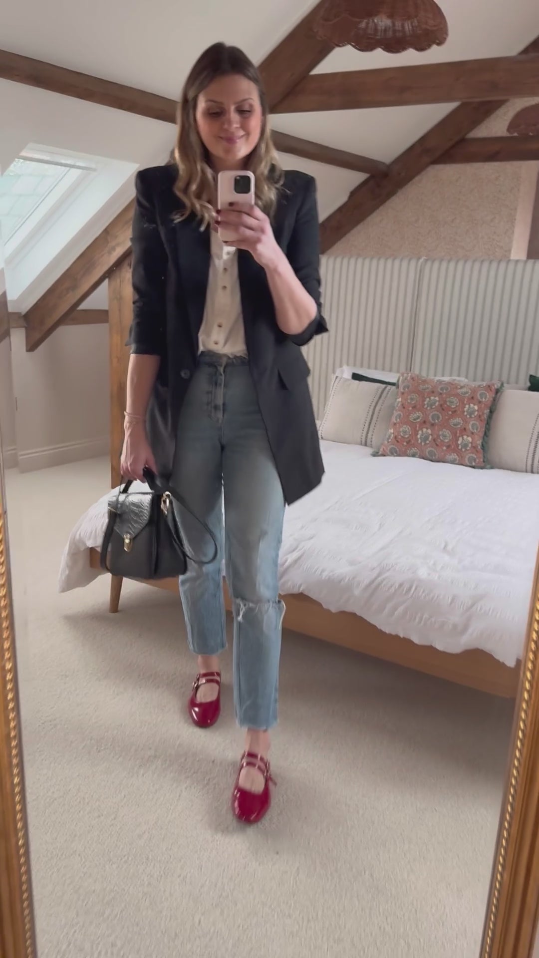 Video of Laura, modelling Jemima Flats. WOmens footwear available in larger sizes 42-46