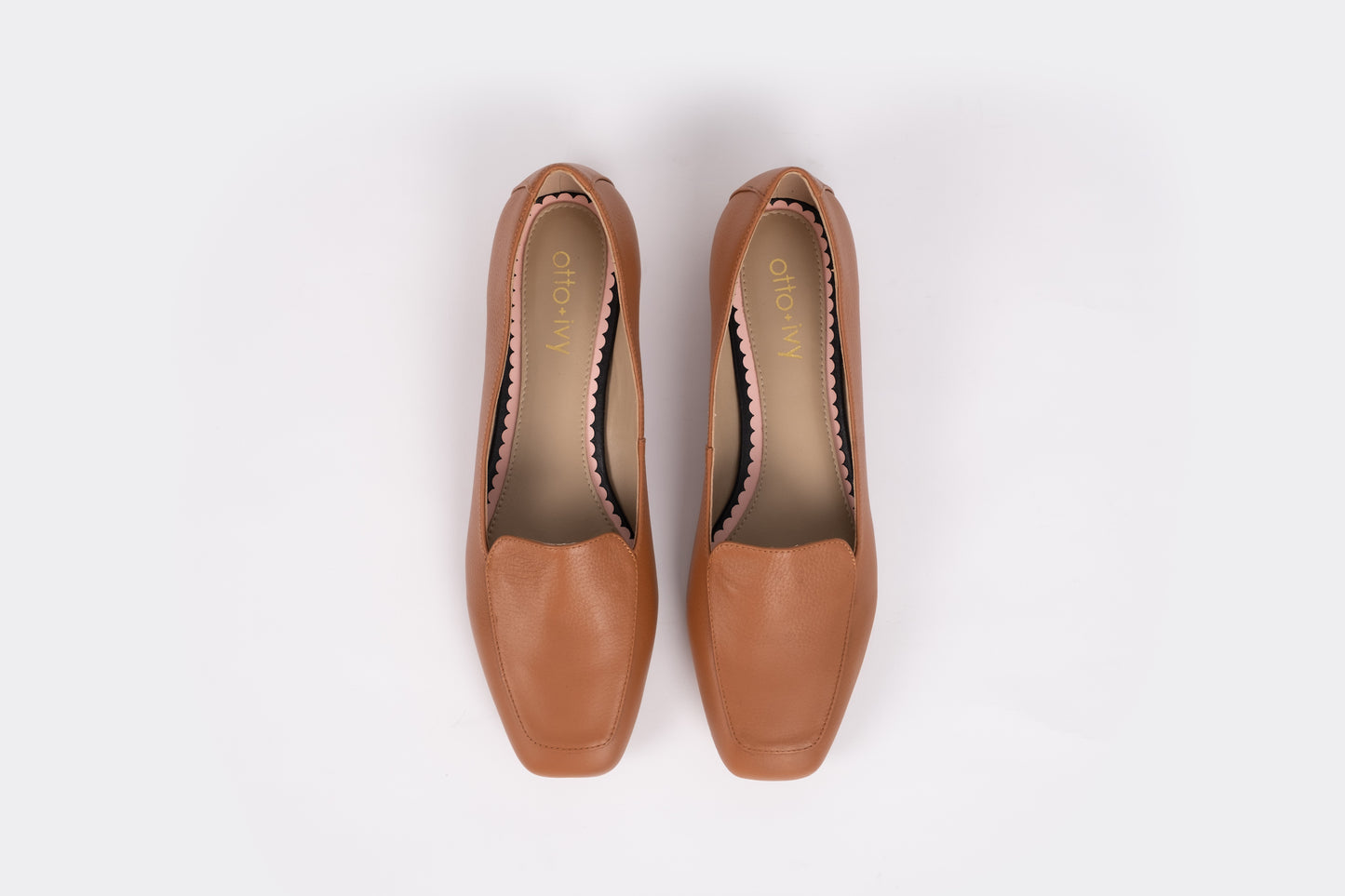 AUBREY FLAT (TAN)