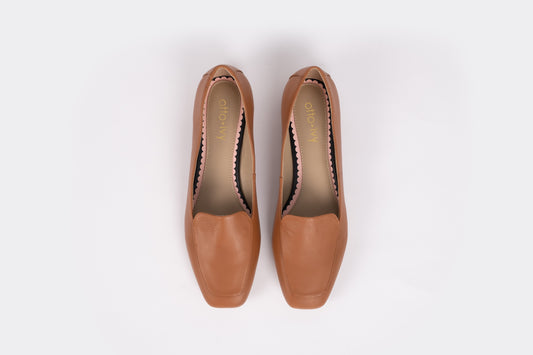 AUBREY FLAT (TAN)