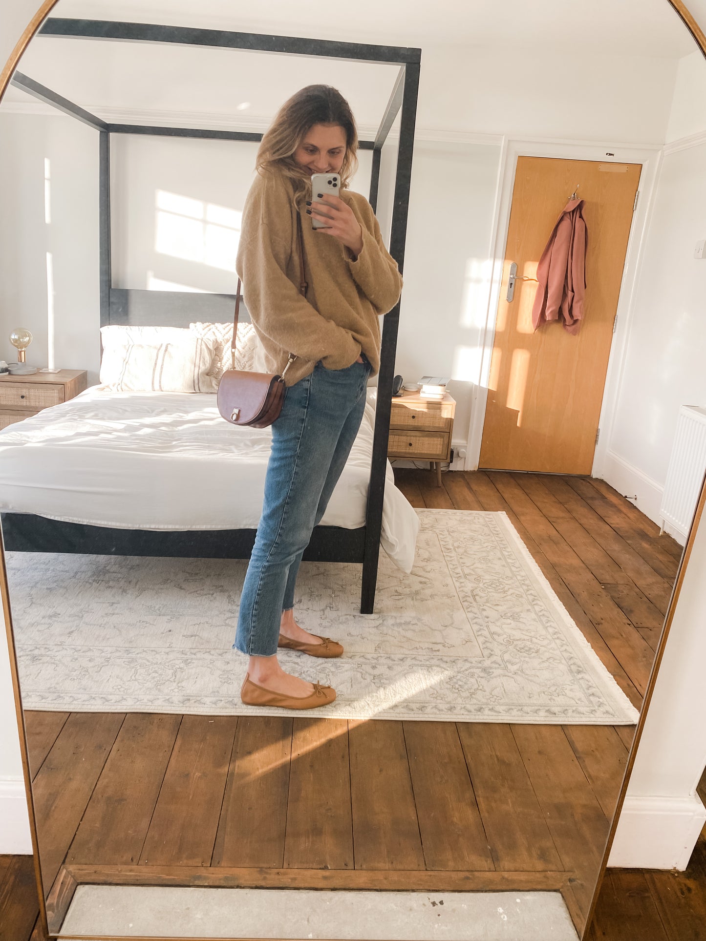 OLIVIA FLAT (TAN)