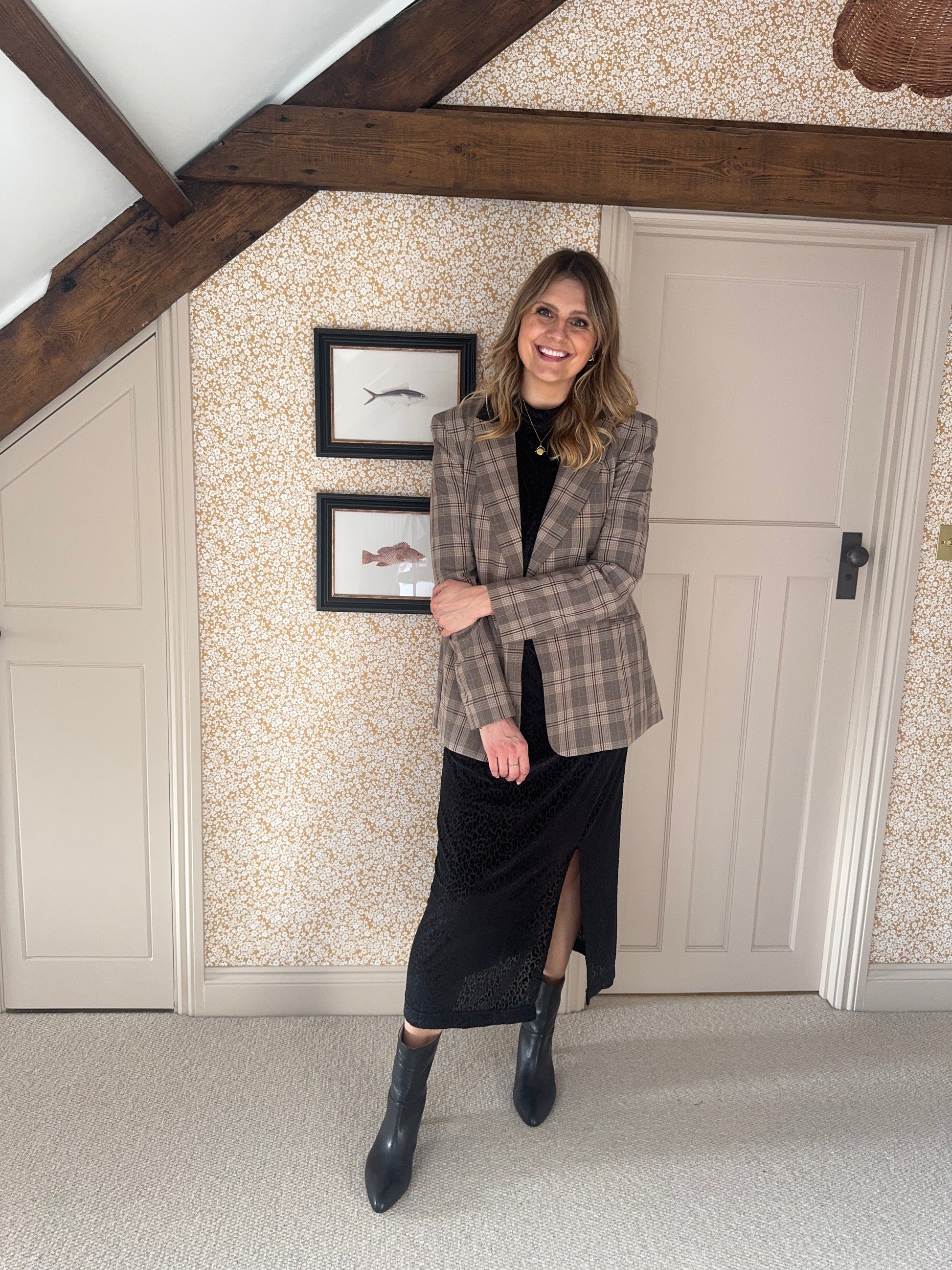 large sized womens black leather kitten heeled boots in large sizes 8-12