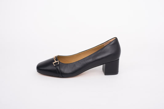 Side profile of womens large sized black choe in larger sizes 42-46