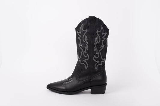 Side profile of Bryher cowboy boot In black. Available in large womens sizes 42-46