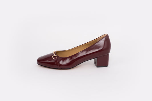 Side profile of womens large sized court shoe in sizes 8 9 10 11 12