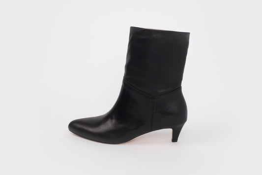 side shot of womens black leather boot in larger sizes 42 43 44 45 46