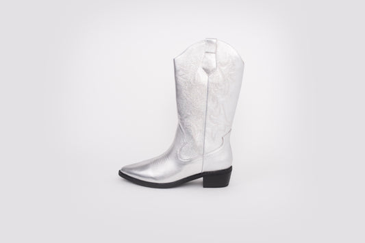 Side profile of silver cowboy western boot in large womens sizes 42 43 44 45 46